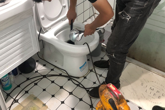 涞源马桶堵塞自己疏通还是找师傅？专业上门服务让你省时更省心